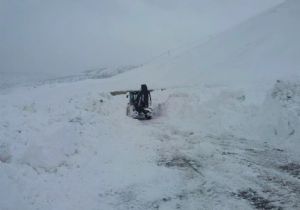 Erzurum-Tunceli yoluna çığ düştü