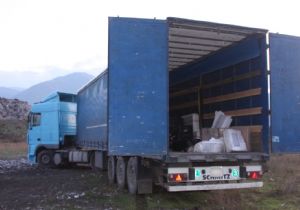 Tırdan 214 bin paket kaçak sigara çıktı