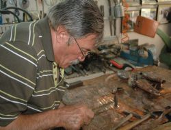 Türkiye'nin tek rölyef sanatçısı Doğu'da 