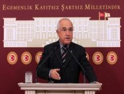 ‘Türkçemizi perişan ediyoruz'