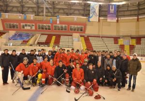 U20 Buz Hokeyi Milli Takımı Erzurum'da