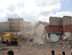 Yakutiye'de virane yıkımları sürüyor