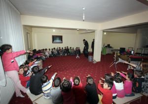 Oyuncakevi'nde sıra dışı gösteri