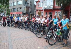 Yardıma muhtaç çocuklar için pedal çeviriyorlar