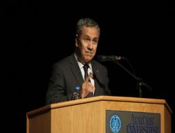 Arınç'tan 'yerel medya' eleştirisi