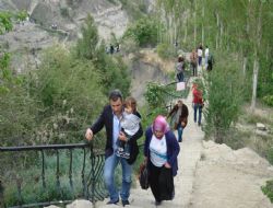 Ziyaretçi var, tesis yok..!