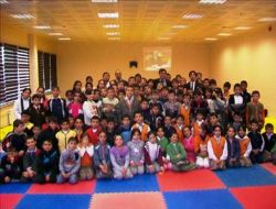 Çelik minik sporcuları sevindirdi