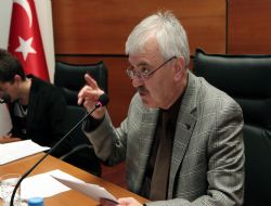 Öğretir kimlik sorununu irdeledi