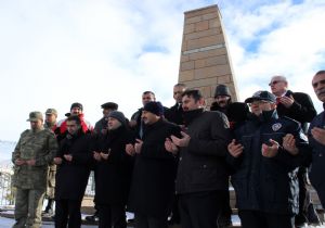 ‘Şüheda fışkıracak toprağı sıksan şüheda'